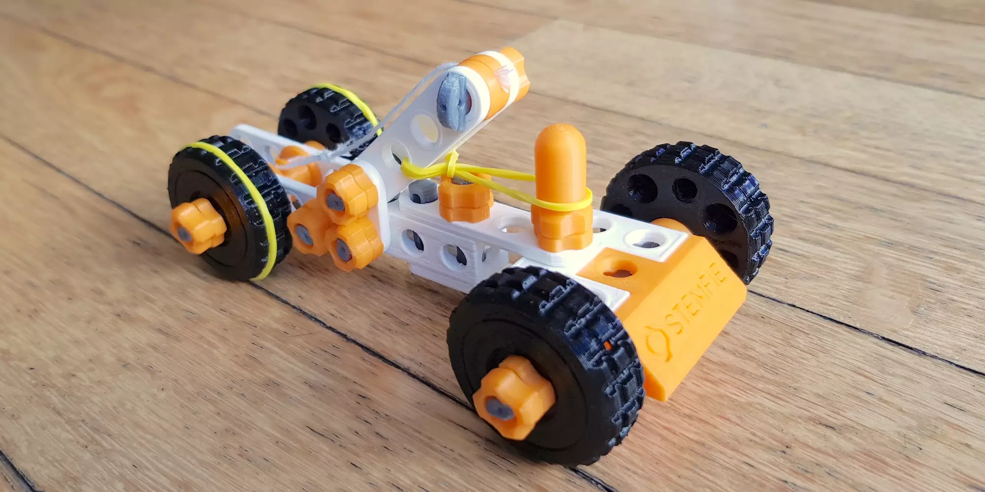 STEMFIE.org_Rubber-Band-Driven_Car_v02